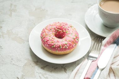 Çörek buzlanma ve kahve ile