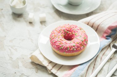 Çörek buzlanma ve kahve ile