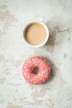 Çörek buzlanma ve kahve ile