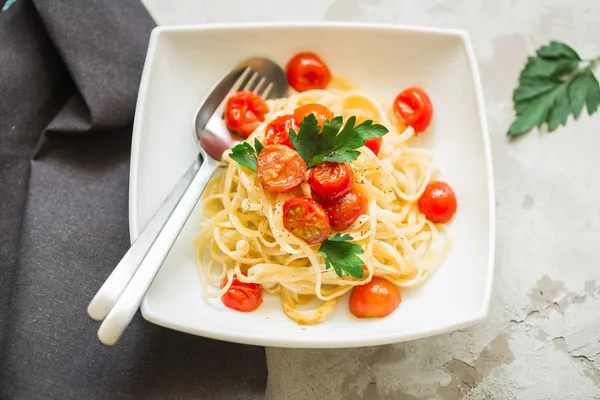 Pasta with tomatoes cherry on the kitchen table, top view — Stock Photo, Image