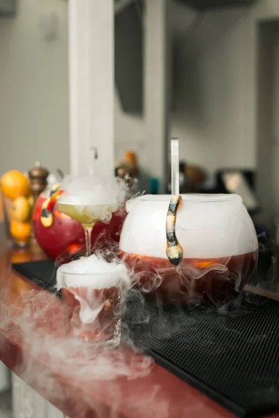 Heldere Cocktails Voor Halloween Viering Rechtenvrije Stockfoto's