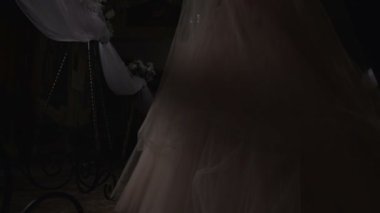 Gelin ve damat kilisenin gidiyor