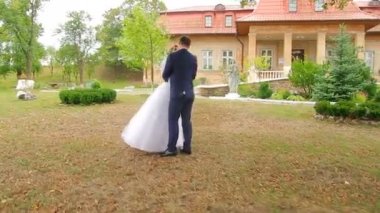 Gelin ve damat güzel birbirinize bakın