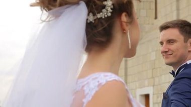 Gelin ve damat güzel birbirinize bakın