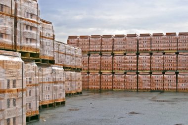 Aracınızda. Tuğla imalatı. Tuğla üretim. Yanık tuğla