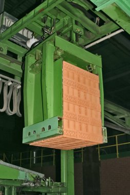 Aracınızda. Tuğla imalatı. Tuğla üretim. Yanık tuğla