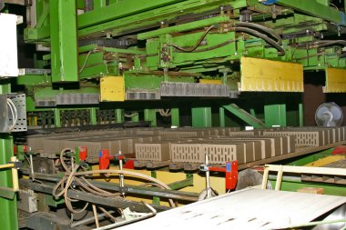 Aracınızda. Tuğla imalatı. Tuğla üretim. Yanık tuğla