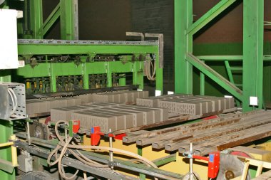 Aracınızda. Tuğla imalatı. Tuğla üretim. Yanık tuğla