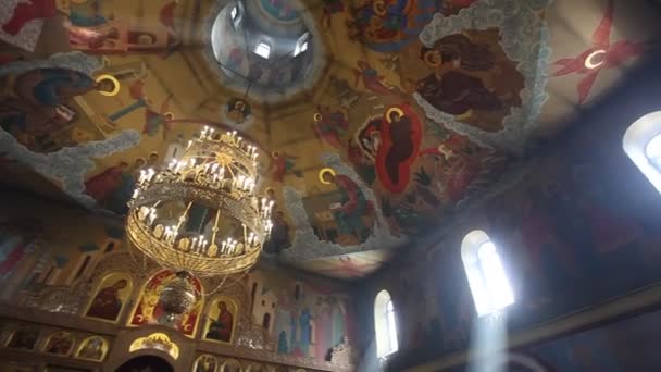 Белово, Російська Федерація-24 травня 2017: Панорама Православної Церкви — стокове відео