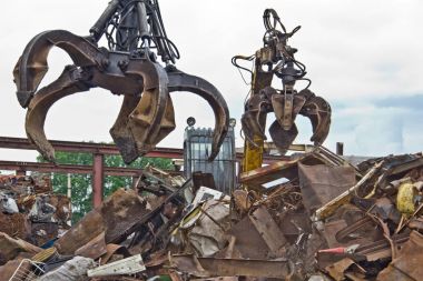 Sıralama ve hurda metalden yükleme.