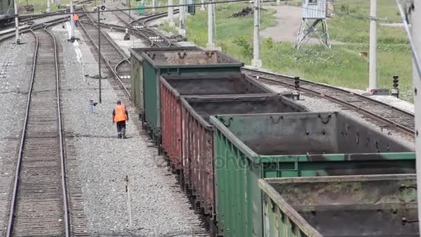 Угольные Вагоны Железнодорожных Путях — стоковое видео