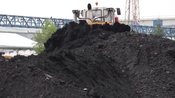 Excavadora Rastrillos Carbón Tractor Producción Carbón Una Manera Tradicional — Vídeo de stock