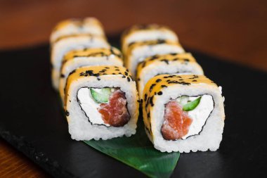 Balık ve peynirli lezzetli börekler.