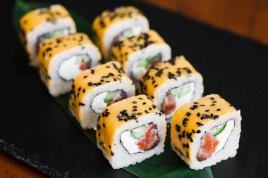 Balık ve peynirli lezzetli börekler.