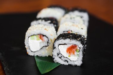 Balık ve peynirli lezzetli börekler.