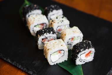 Balık ve peynirli lezzetli börekler.