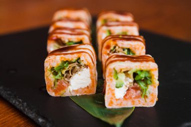 Balık ve peynirli lezzetli börekler.