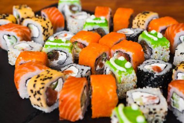 Balık ve peynirli lezzetli börekler.