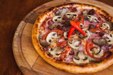 Dolgular, çeşitli ev yapımı pizza