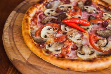Dolgular, çeşitli ev yapımı pizza
