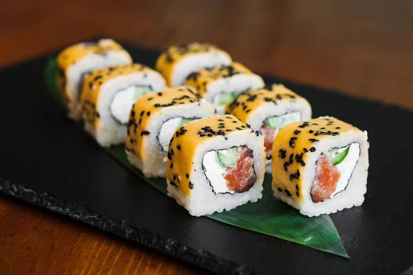 Balık ve peynirli lezzetli börekler.