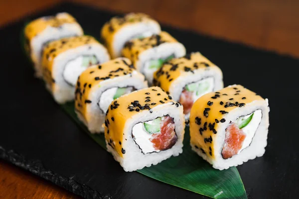 Balık ve peynirli lezzetli börekler.