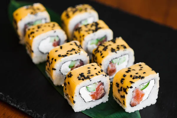 Balık ve peynirli lezzetli börekler.