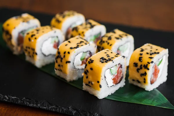 Balık ve peynirli lezzetli börekler.