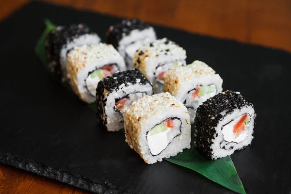 Balık ve peynirli lezzetli börekler.