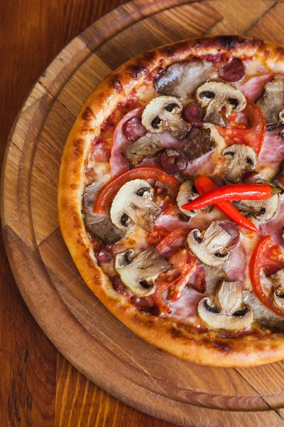 Dolgular, çeşitli ev yapımı pizza