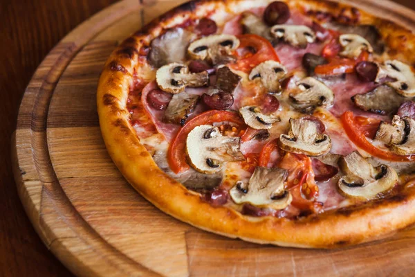 Dolgular, çeşitli ev yapımı pizza