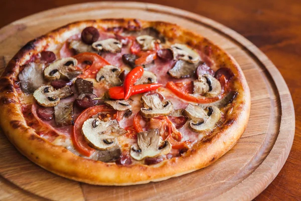 Dolgular, çeşitli ev yapımı pizza