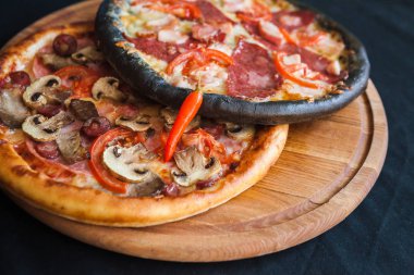 Dolgular, çeşitli ev yapımı pizza
