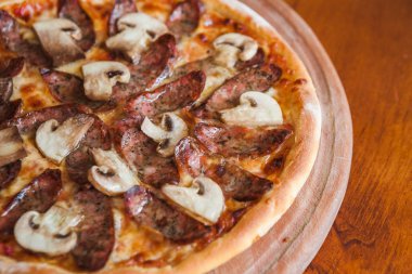 Dolgular, çeşitli ev yapımı pizza