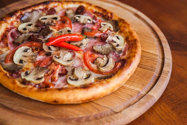 Dolgular, çeşitli ev yapımı pizza