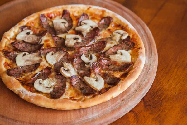 Dolgular, çeşitli ev yapımı pizza