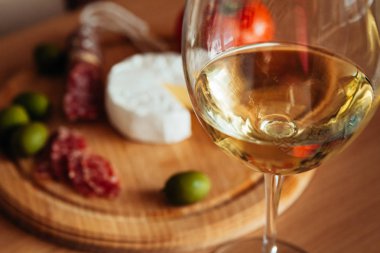 Peynir ile lezzetli akşam yemeği 