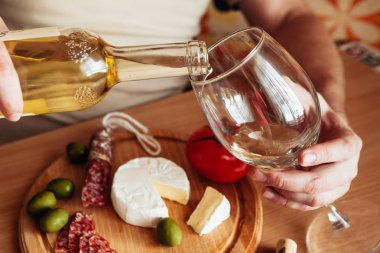 Peynir ile lezzetli akşam yemeği 