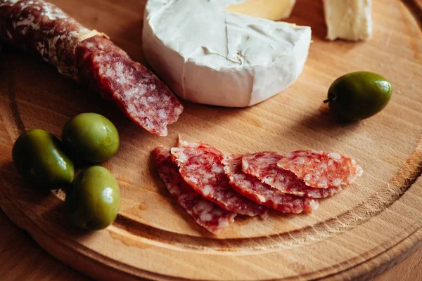 Peynir ile lezzetli akşam yemeği 