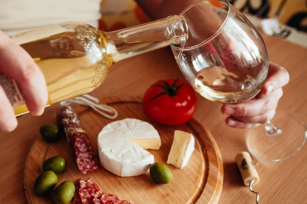 Peynir ile lezzetli akşam yemeği 