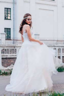 Gelinlik içinde güzel bir gelin