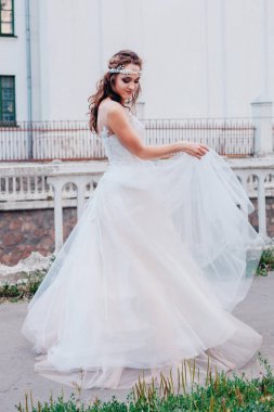 Gelinlik içinde güzel bir gelin