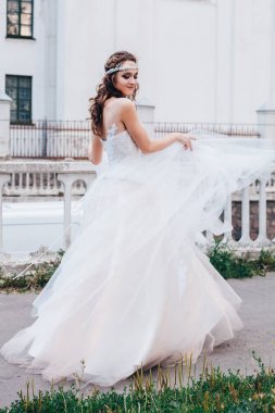 Gelinlik içinde güzel bir gelin