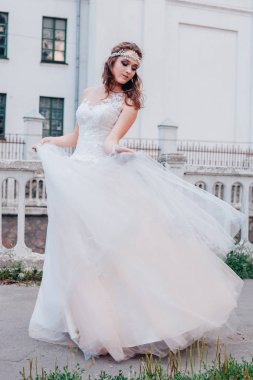 Gelinlik içinde güzel bir gelin