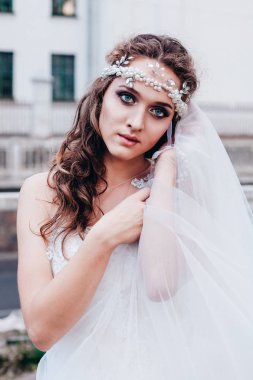 Gelinlik içinde güzel bir gelin