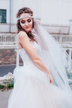 Gelinlik içinde güzel bir gelin