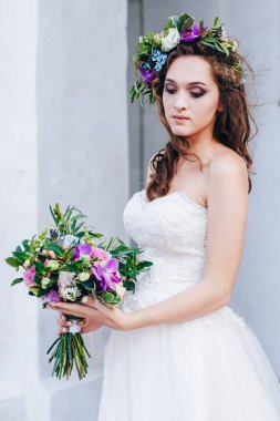 Gelinlik içinde güzel bir gelin