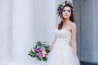 Gelinlik içinde güzel bir gelin