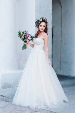 Gelinlik içinde güzel bir gelin