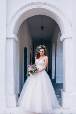 Gelinlik içinde güzel bir gelin